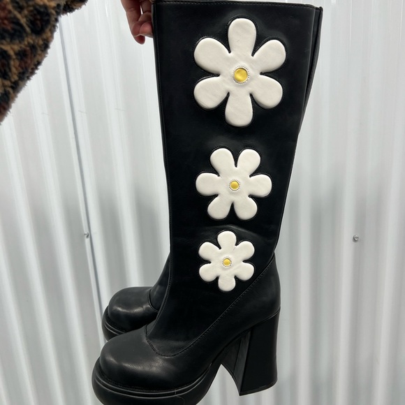 Sugar Thrillz Shoes - Sugar Thrillz - Black Floral Knee-High Women's Boots size 7 - deadstock